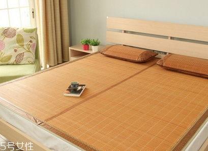 涼席可以暴曬嗎 要控制晾曬時(shí)間 涼席可以暴曬嗎 要控制晾曬時(shí)間