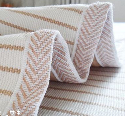 涼席可以用酒精消毒嗎 酒精消毒效果好 涼席可以用酒精消毒嗎 酒精消毒效果好