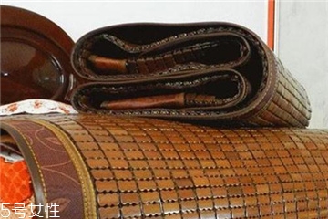 涼席碳化和本色的區(qū)別 讓你知道哪個(gè)好 涼席碳化和本色的區(qū)別 讓你知道哪個(gè)好