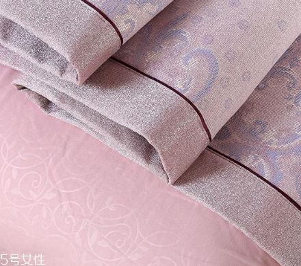 冰絲席是什么材料做的 一種人造絲 冰絲席是什么材料做的 一種人造絲