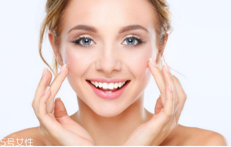 開眼角幾天能洗臉 開眼角拆線后這樣清潔眼部 開眼角幾天能洗臉 開眼角拆線后這樣清潔眼部