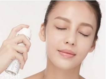 定妝噴霧怎么用 定妝噴霧在這步使用 定妝噴霧怎么用 定妝噴霧在這步使用