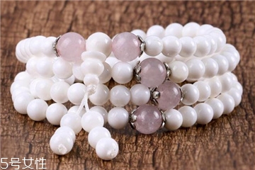 硨磲手鏈女人戴多少顆 佩戴有講究 硨磲手鏈女人戴多少顆 佩戴有講究