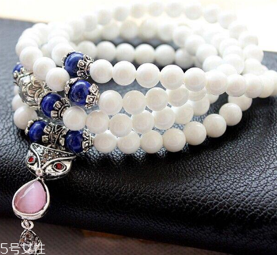 硨磲手鏈戴哪只手 這樣戴才能發(fā)揮功效 硨磲手鏈戴哪只手 這樣戴才能發(fā)揮功效