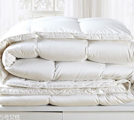 羽絨被發(fā)黃如何清洗 輕松去除黃漬 羽絨被發(fā)黃如何清洗 輕松去除黃漬