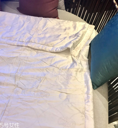 夏涼被起球怎么辦 去除毛球小技巧 夏涼被起球怎么辦 去除毛球小技巧