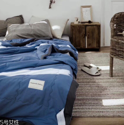 夏涼被上有血跡怎么辦 這樣清洗就對(duì)了 夏涼被上有血跡怎么辦 這樣清洗就對(duì)了