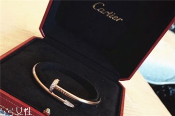 卡地亞釘子手鐲多少錢 展現(xiàn)御姐風(fēng)范 卡地亞釘子手鐲多少錢 展現(xiàn)御姐風(fēng)范