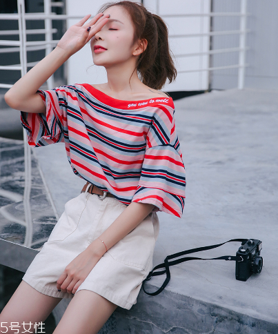 今年短袖流行什么款 給你一點(diǎn)不一樣 今年短袖流行什么款 給你一點(diǎn)不一樣