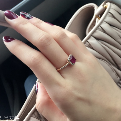 紅寶石戒指一般多少錢 看寶石品質(zhì)決定 紅寶石戒指一般多少錢 看寶石品質(zhì)決定