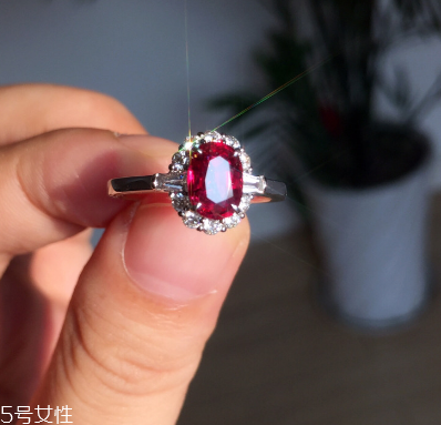 紅寶石戒指一般多少錢 看寶石品質(zhì)決定 紅寶石戒指一般多少錢 看寶石品質(zhì)決定