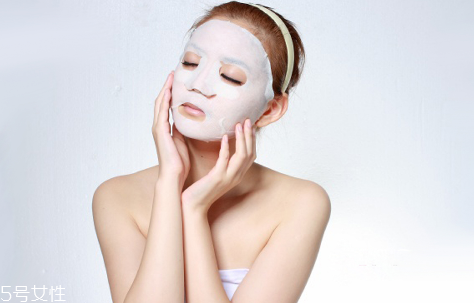 夏天用什么面膜最好 夏天自制補(bǔ)水面膜的做法 夏天用什么面膜最好 夏天自制補(bǔ)水面膜的做法
