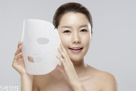 夏天用什么面膜最好 夏天自制補(bǔ)水面膜的做法 夏天用什么面膜最好 夏天自制補(bǔ)水面膜的做法