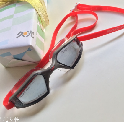 泳鏡會(huì)傷眼睛嗎 選擇正規(guī)品牌 泳鏡會(huì)傷眼睛嗎 選擇正規(guī)品牌