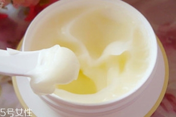 親油型眼霜什么意思 親油型眼霜適合什么膚質(zhì) 親油型眼霜什么意思 親油型眼霜適合什么膚質(zhì)