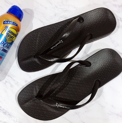 人字拖可以上飛機(jī)嗎 沒有明確規(guī)定 人字拖可以上飛機(jī)嗎 沒有明確規(guī)定