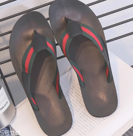 人字拖可以上飛機(jī)嗎 沒有明確規(guī)定 人字拖可以上飛機(jī)嗎 沒有明確規(guī)定