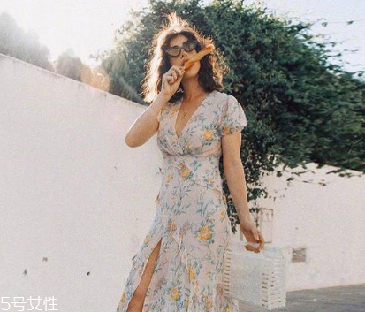 法國女生穿衣風(fēng)格 優(yōu)雅氣質(zhì)盡顯 法國女生穿衣風(fēng)格 優(yōu)雅氣質(zhì)盡顯