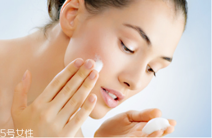 毛孔粗大用什么洗面奶 洗臉一定不能馬虎 毛孔粗大用什么洗面奶 洗臉一定不能馬虎