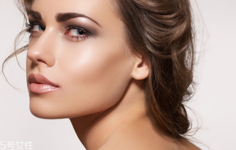 油性皮膚一天洗幾次臉最好 油性皮膚不宜多洗臉 油性皮膚一天洗幾次臉最好 油性皮膚不宜多洗臉