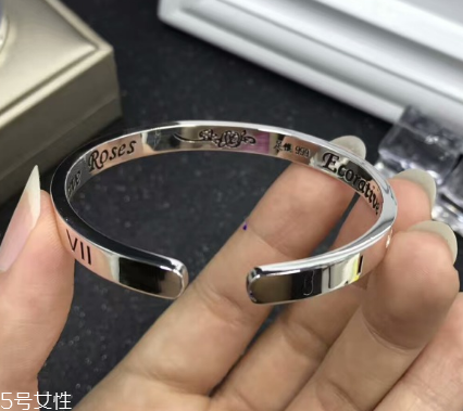 銀手鐲可以戴著睡覺嗎 會(huì)加速氧化 銀手鐲可以戴著睡覺嗎 會(huì)加速氧化