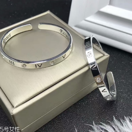 銀手鐲可以戴著睡覺嗎 會(huì)加速氧化 銀手鐲可以戴著睡覺嗎 會(huì)加速氧化