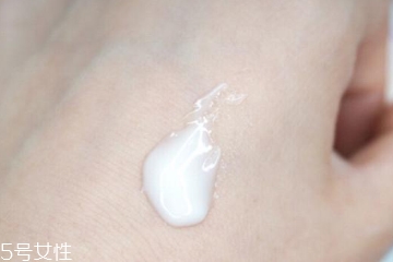 乳霜狀隔離霜適合什么膚質(zhì) 油皮用了不透氣 乳霜狀隔離霜適合什么膚質(zhì) 油皮用了不透氣