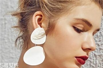 今年流行什么耳環(huán) 成就不一樣的你 今年流行什么耳環(huán) 成就不一樣的你