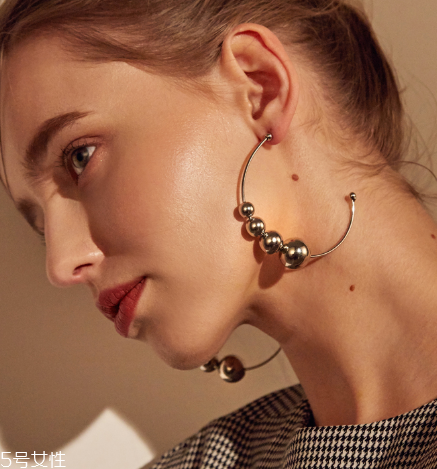 今年流行什么耳環(huán) 成就不一樣的你 今年流行什么耳環(huán) 成就不一樣的你