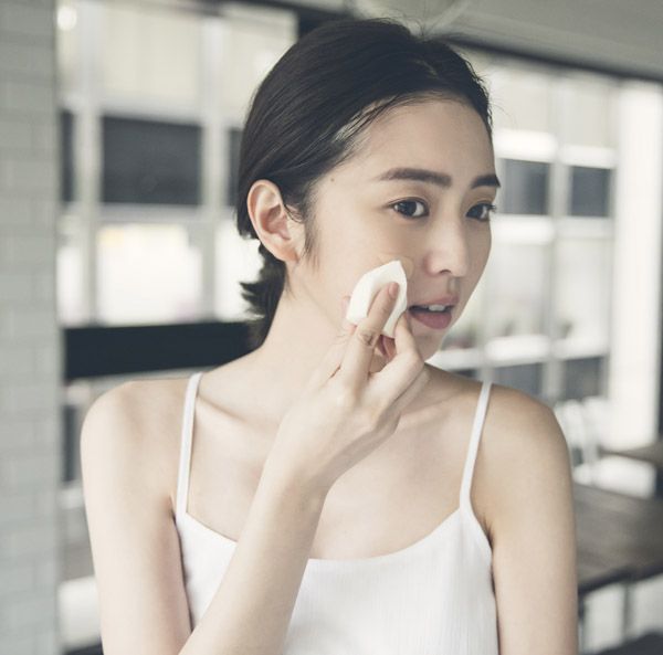 底妝起屑是什么原因?qū)е碌? alt=