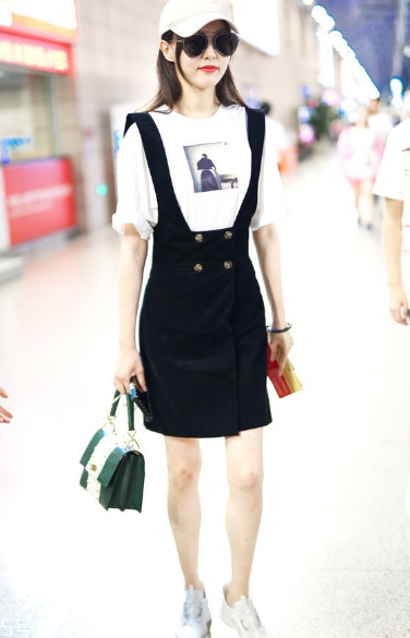 背帶裙怎么穿好看 屬于夏天的逆領(lǐng)穿搭 背帶裙怎么穿好看 屬于夏天的逆領(lǐng)穿搭