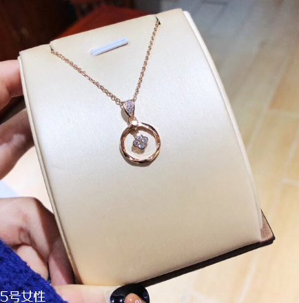 鍍金項鏈變黑怎么清洗 這樣做就可以了 鍍金項鏈變黑怎么清洗 這樣做就可以了