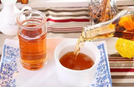 做菜可以放些酒嗎 做菜放酒的好處 做菜可以放些酒嗎 做菜放酒的好處