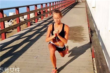 深蹲屁股疼怎么解決 練深蹲屁股疼原因 深蹲屁股疼怎么解決 練深蹲屁股疼原因