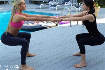 女性深蹲的好處和壞處 一天4組深蹲的正確方式 女性深蹲的好處和壞處 一天4組深蹲的正確方式