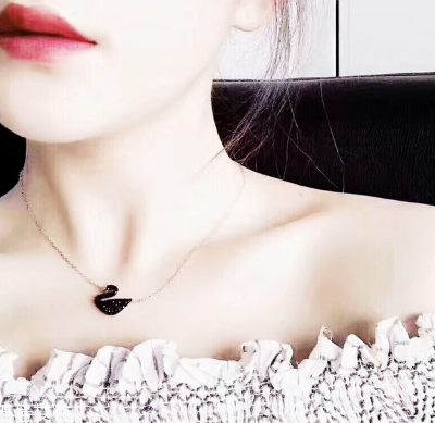 施華洛世奇項(xiàng)鏈掉色嗎 佩戴要小心 施華洛世奇項(xiàng)鏈掉色嗎 佩戴要小心