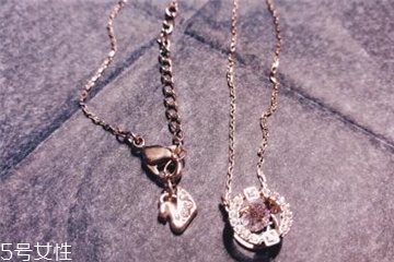 施華洛世奇項(xiàng)鏈掉色嗎 佩戴要小心 施華洛世奇項(xiàng)鏈掉色嗎 佩戴要小心