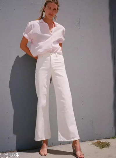 白色闊腿褲怎么搭配上衣 承包夏日時(shí)髦 白色闊腿褲怎么搭配上衣 承包夏日時(shí)髦