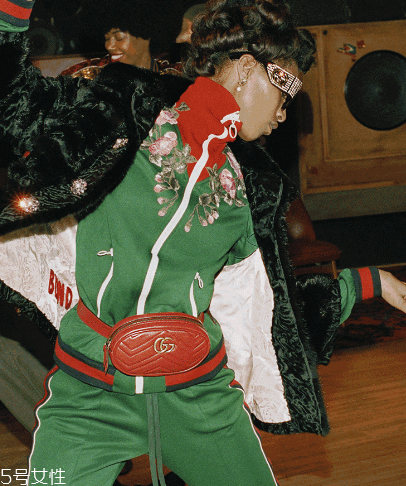 蹦迪包是什么意思 讓你放飛自我 蹦迪包是什么意思 讓你放飛自我