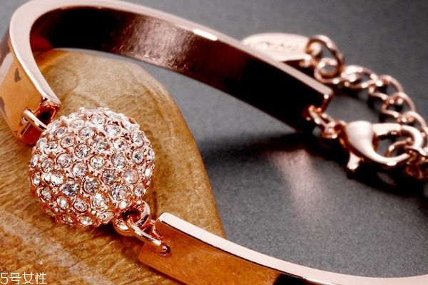 玫瑰金手鐲一般多少錢 看不同品牌 玫瑰金手鐲一般多少錢 看不同品牌