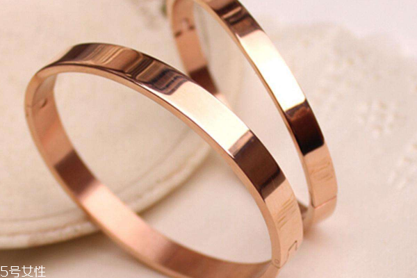 玫瑰金手鐲會(huì)掉色嗎 護(hù)理方法要掌握 玫瑰金手鐲會(huì)掉色嗎 護(hù)理方法要掌握