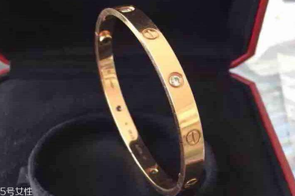 玫瑰金手鐲會(huì)掉色嗎 護(hù)理方法要掌握 玫瑰金手鐲會(huì)掉色嗎 護(hù)理方法要掌握