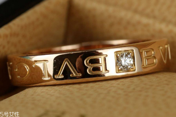 玫瑰金手鐲戴哪個手 看個人習(xí)慣 玫瑰金手鐲戴哪個手 看個人習(xí)慣