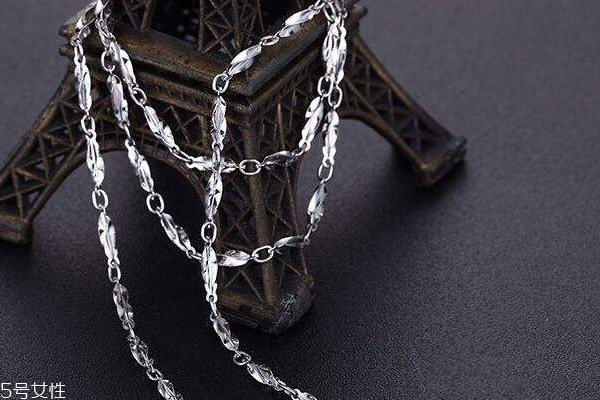 鉑金項(xiàng)鏈可以換戒指嗎 有手工費(fèi) 鉑金項(xiàng)鏈可以換戒指嗎 有手工費(fèi)