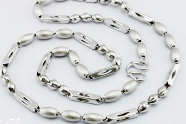 鉑金項(xiàng)鏈一般多少克 太粗太細(xì)都不好 鉑金項(xiàng)鏈一般多少克 太粗太細(xì)都不好