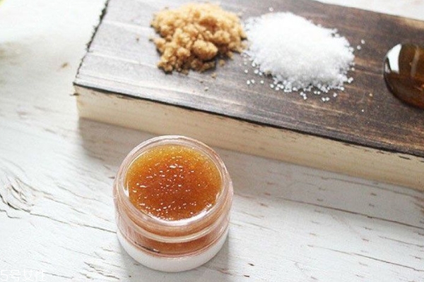 唇部去角質(zhì)的自制方法 這個妙招省錢又有效 唇部去角質(zhì)的自制方法 這個妙招省錢又有效