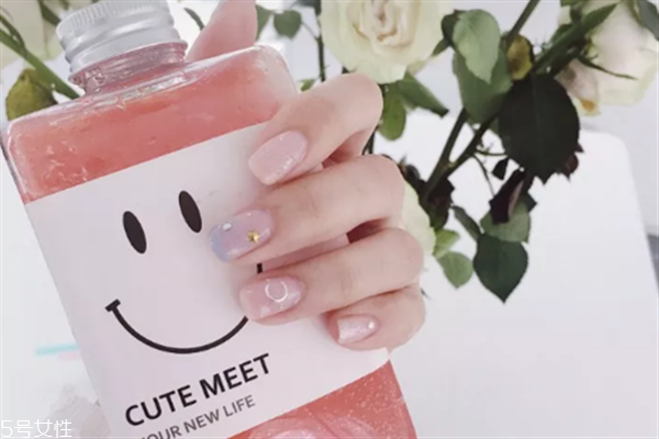 美甲怎么包邊才不會掉 加固膠的注意事項(xiàng) 美甲怎么包邊才不會掉 加固膠的注意事項(xiàng)