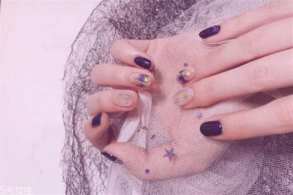 美甲怎么包邊才不會掉 加固膠的注意事項(xiàng) 美甲怎么包邊才不會掉 加固膠的注意事項(xiàng)
