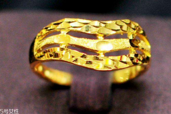 黃金戒指有劃痕怎么辦 讓戒指光亮如新 黃金戒指有劃痕怎么辦 讓戒指光亮如新