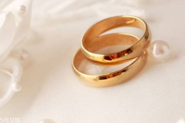 黃金戒指有劃痕怎么辦 讓戒指光亮如新 黃金戒指有劃痕怎么辦 讓戒指光亮如新